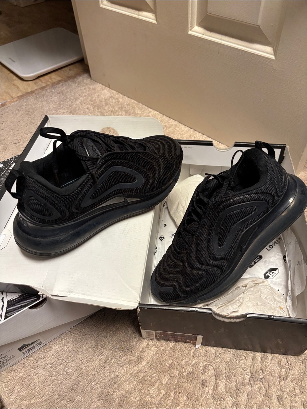Nike Men's All-Black Air Max 720-Style Athletic Sneakers